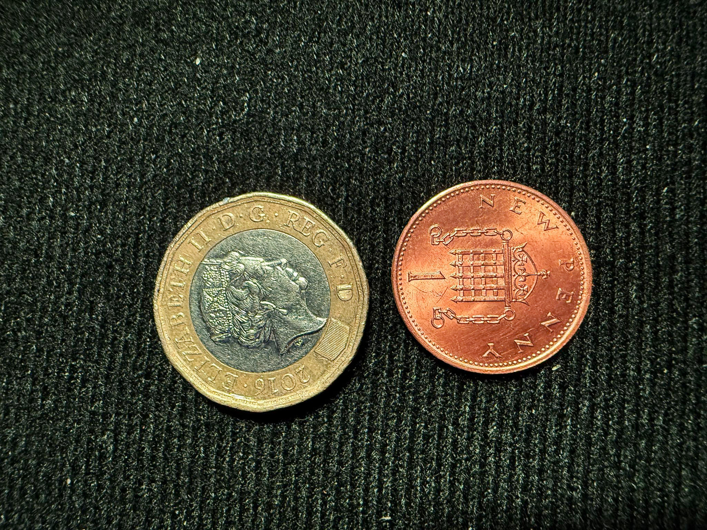 Coin Unique (The Ultimate Coin Gimmick) by Alakazam Magic £1/1p version