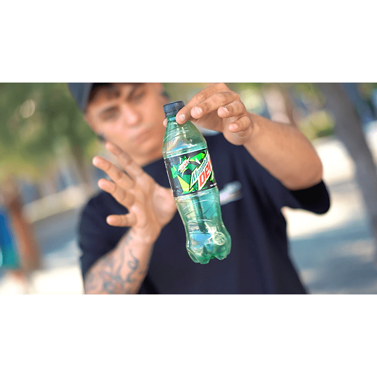 SOLID (Gimmicks and Online Instructions) by Juan Capilla and Julio Montoro  - Trick