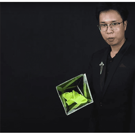 Triangle Change Silk Color by 7 MAGIC - Trick