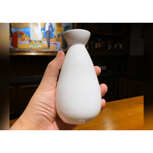 The Chinese Flagon LARGE (Gimmick and Online Instructions) by Bacon Magic - Trick